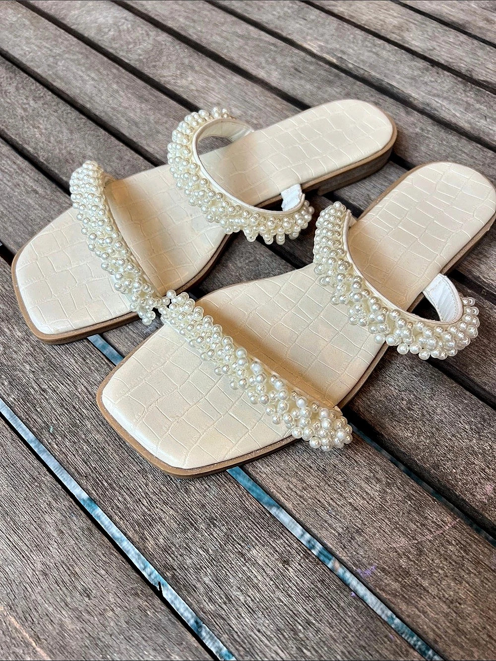 Pearl Embellished Sandals in Cream US 8 1/2 Like New
